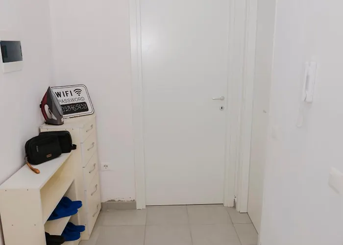 Via Albania - New Bazaar * טיראנה